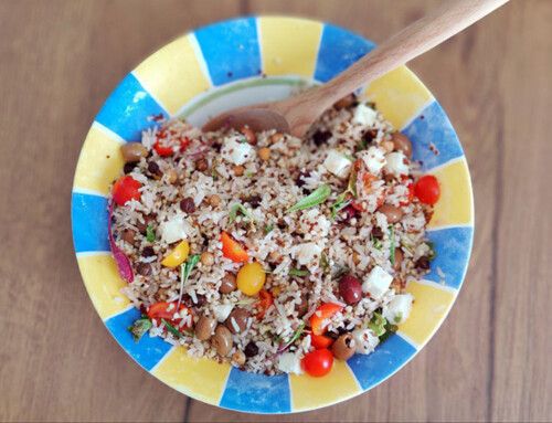 Insalata di cereali con verdurine e feta